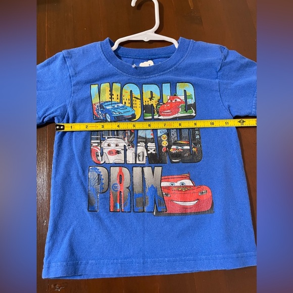 2011 Cars 2 lightning McQueen shirt 4t - Picture 6 of 6